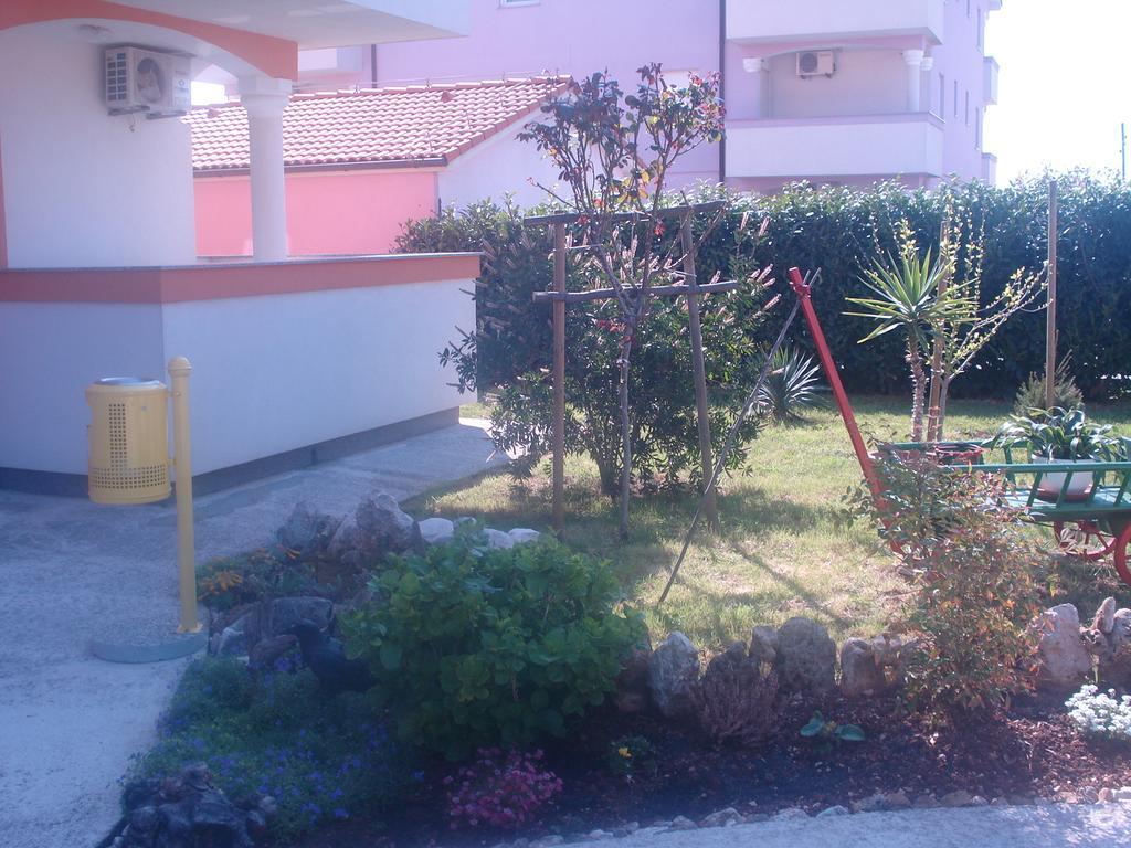 Apartments Buzleta Fazana Bagian luar foto